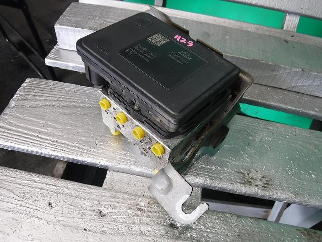 【中古】中古部品 ハスラー MR31S ABSアクチュエーター 【3340140100-001689037942500】