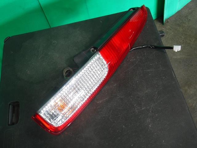 【中古】中古部品 ムーヴ L900S 右テールランプ 【3340140100-001624371915500】