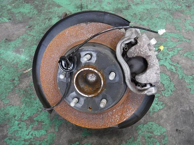 【中古】中古部品 アクセラ BM5FP 左リアナックルハブ 【3340140100-001649439644440】