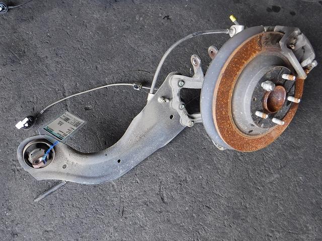 【中古】中古部品 CX−5 KE2FW 左リアナックルハブ 【3340140100-001497634244440】