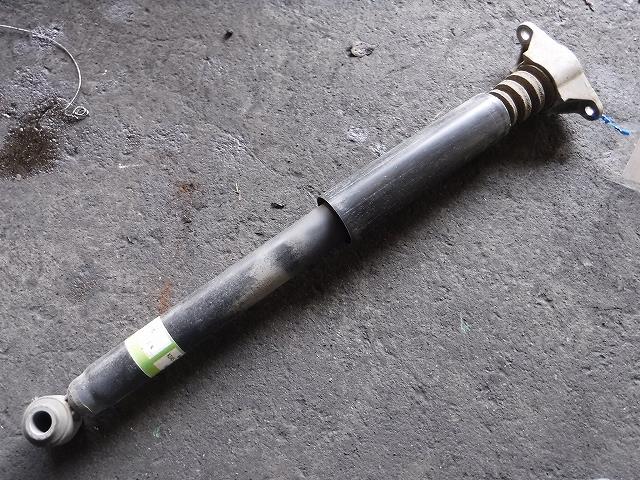 【中古】中古部品 CX−5 KE2FW 左リアショックアブソーバー 【3340140100-001626682550800】