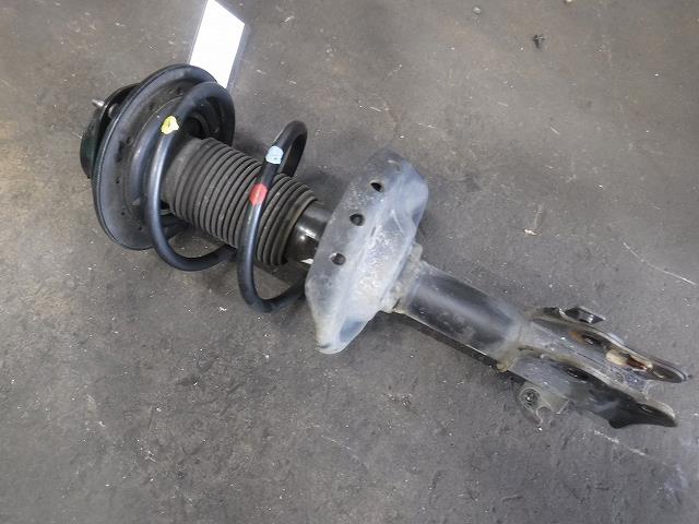 【中古】中古部品 インプレッサ GH2 右フロントストラット 【3340140100-001545577250110】