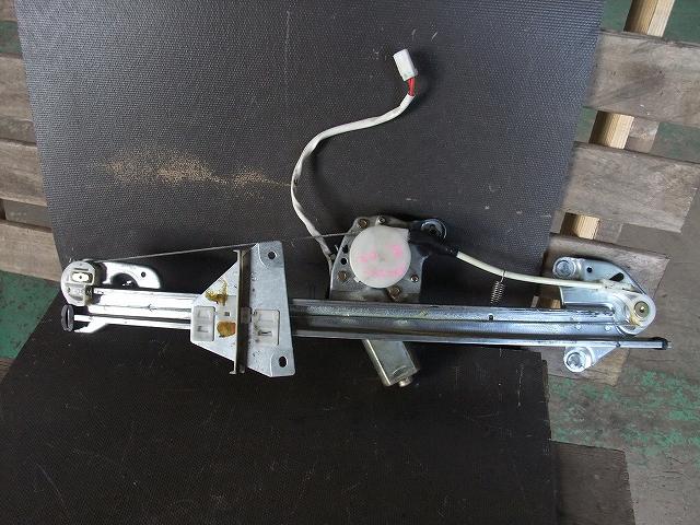 【中古】中古部品 カペラカーゴ GWEW 左フロントドアレギュレータ・モーター 【3340140100-000890437213220】