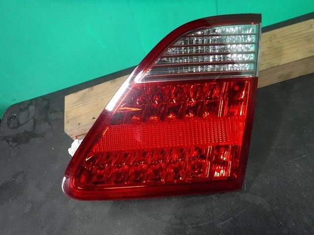 【中古】中古部品 クラウン GRS180 リアフィニッシャーパネル 【3340140100-001494750415200】