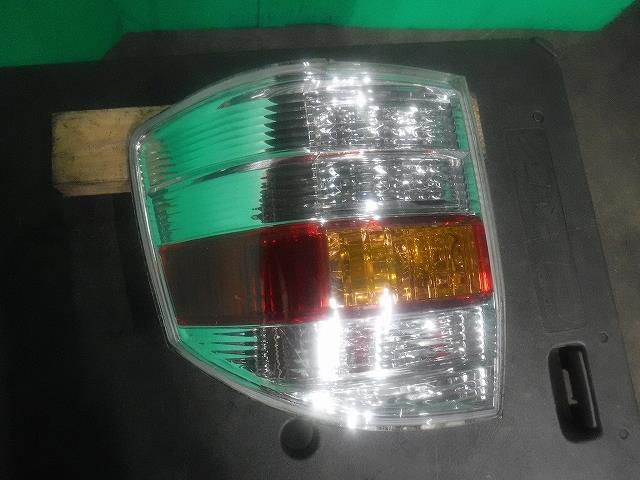 【中古】中古部品 アルファード ATH10W 左テールランプ 【3340140100-001535767615600】