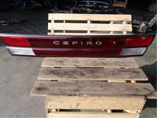 【中古】中古部品 セフィーロ A32 リアフィニッシャーパネル 【3340140100-000726102715200】