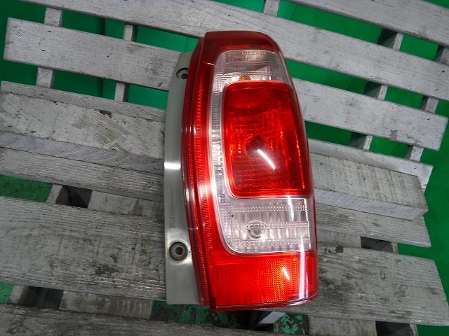 【中古】中古部品 タントエグゼ L455S 右テールランプ 【3340140100-001539772715500】