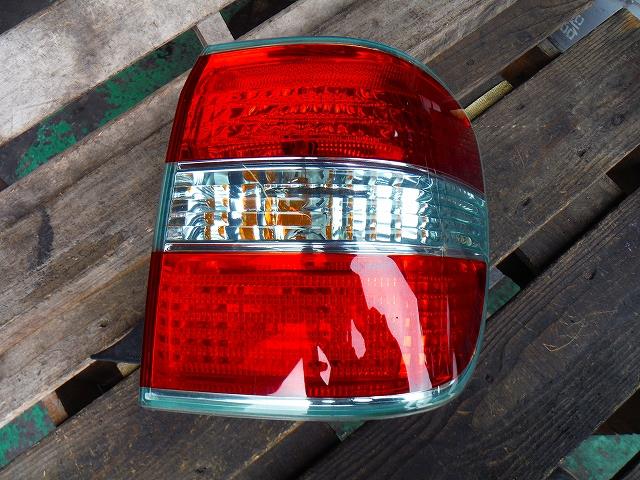 【中古】中古部品 ブレビス JCG10 右テールランプ 【3340140100-001090273015500】