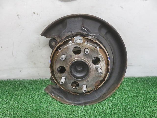 【中古】中古部品 ノア ZWR80G リアハブ 【3330380100-000034019144470】