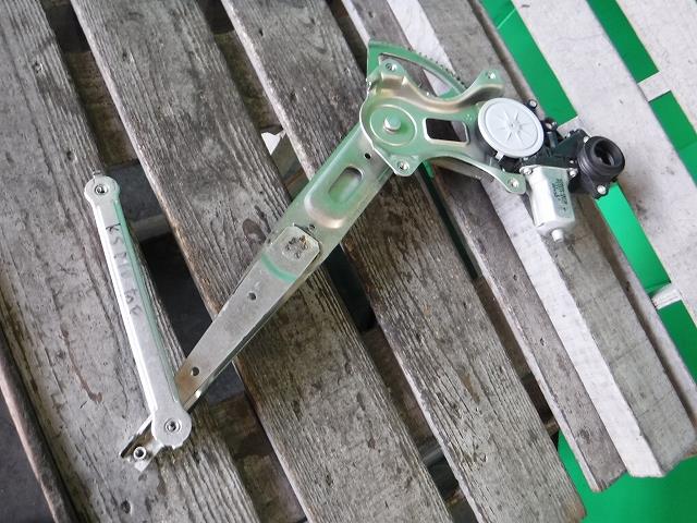 【中古】中古部品 ヴィッツ KSP90 右フロントドアレギュレータ・モーター 【3340140100-001458922013120】