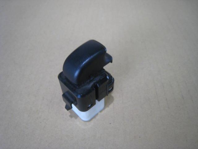 【中古】中古部品 タウンボックス U62W パワーウインドウスイッチ 【3340220100-001694513461900】