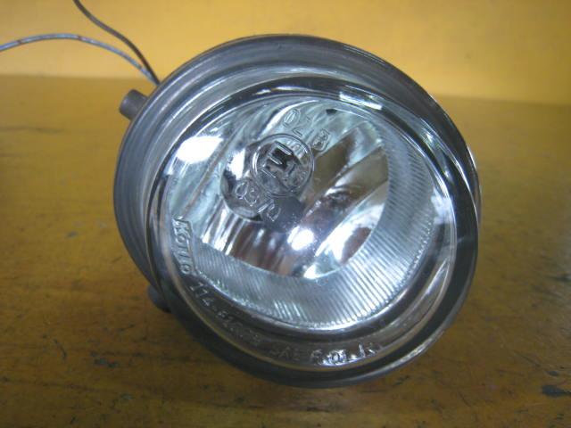 【中古】中古部品 プレマシー CREW 右フォグランプ 【3340220100-001533740710850】