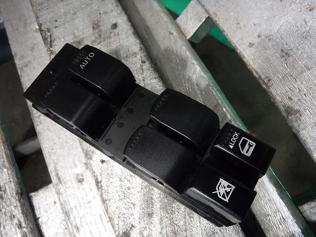 【中古】中古部品 SX4 YA11S パワーウインドウスイッチ 【3340140100-001679549961900】