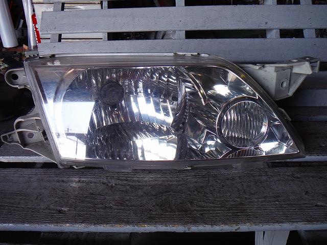 【中古】中古部品 プレマシー CPEW 右ヘッドランプ 【3340140100-001193491810800】