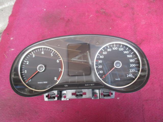 【中古】中古部品 VW ポロ 6RCBZ スピードメーター 【3310190100-000223012661400】