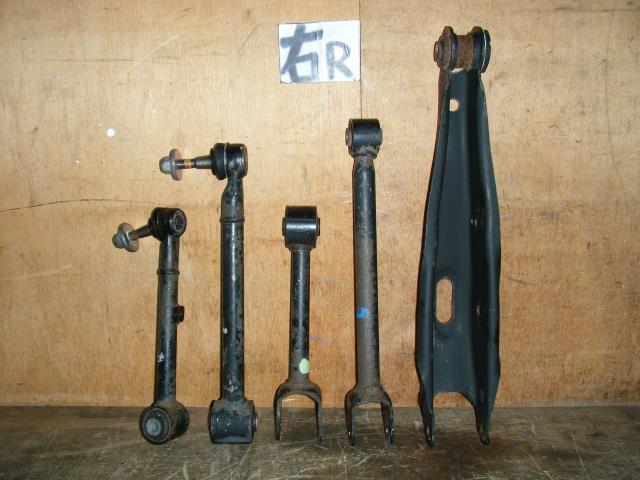 【中古】中古部品 クラウン GRS204 右リアロアアーム 【3310050100-000193036851820】
