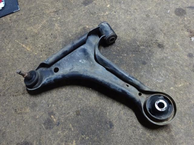【中古】中古部品 ハイゼットアトレ S231G 右フロントロアアーム 【3310410000-001693837551720】