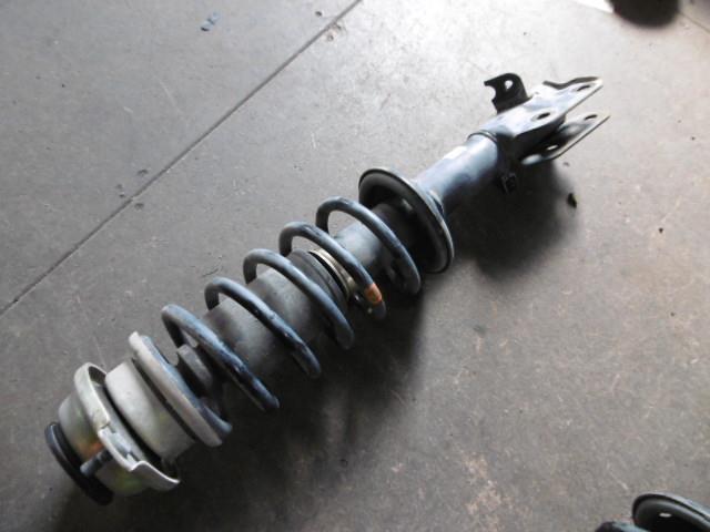 樂天商城 - 【中古】中古部品 ワゴンR MH21S 右フロントストラット 【3310410000-001210562150110】