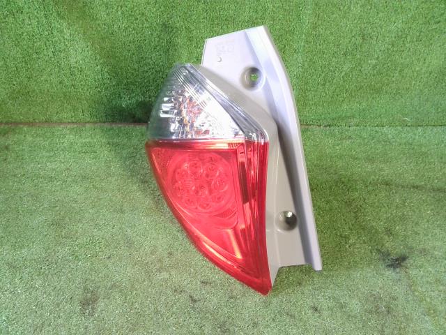 【中古】中古部品 ラクティス NCP120 左テールランプ 【3260070000-220603000315600】