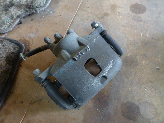 【中古】中古部品 マーチ AK12 右フロントキャリパー 【3310410000-001085075944330】