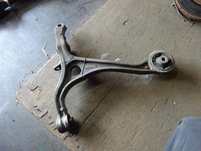 【中古】中古部品 ヌエラ CL7 右フロントロアアーム 【3310410000-000213074351720】