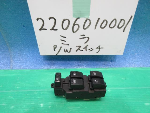 メーカー ダイハツ 車名 ミラ 型式類別 15622-0083 グレード Xリミテッド 認定型式 DBA-L275S 車両タイプ 5ドアハッチバック 年式 H18/12 シフト CVT 駆動 通称型式 L275SGBGF エンジン型式 KF-VE ミッション型式 アクスル型式 車体色 ライトローズマイカメタリック 車体色No T22 トリム色No FJ40 走行距離(Km) 172&#44;628 メーカー純正品番 84820-B2230 部品メーカー品番 84820-B2230 保証 1ヶ月/1000km 付加情報 テスト済、F右ドアヨウ&#44;オート&#44;ウインドロック、カプラー4P+12P 商品情報 ※純正番号およびモデル番号は参考としてください。※リビルト部品を購入される際のお願い【再生部品】と表示されているものをリビルト部品と呼んでいます。リビルト部品の場合には、交換時に取り外した部品をご返却していただく場合があります。詳しくはこちら※大物商品(ドア・ボンネット・バンパー等)は個人宅への配送ができない場合がございます。その場合、最寄りの配送業者支店止め等の対応となりますので、あらかじめご了承ください。 ページ上部へ【中古】中古部品 ミラ L275S パワーウインドウスイッチ 【3310220100-220601000161900】