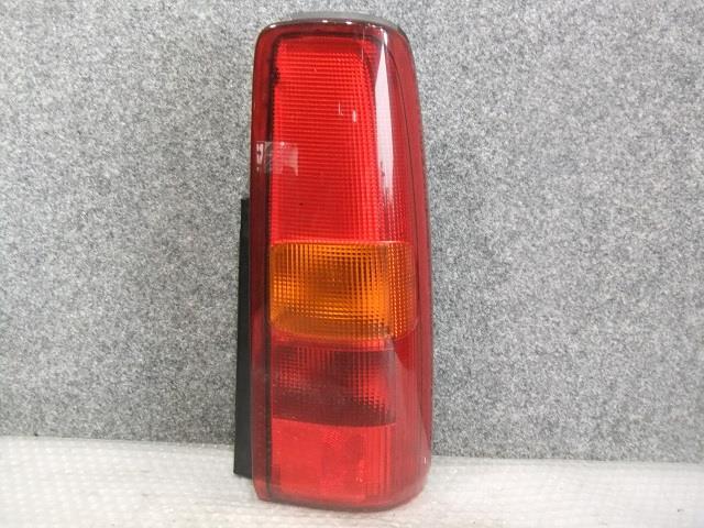 【中古】中古部品 AZ−オフロード JM23W 右テールランプ 【3330530100-000011237815500】