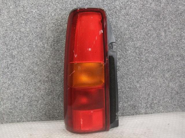 【中古】中古部品 AZ−オフロード JM23W 左テールランプ 【3330530100-000011237815600】