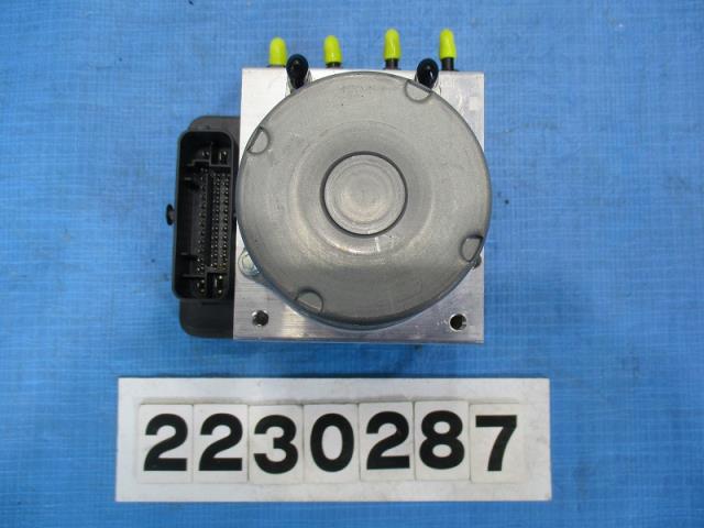 【中古】中古部品 カローラ ZRE212 ABSアクチュエーター 【3310040100-000223028742500】