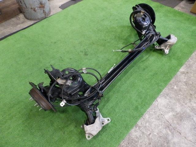 【中古】中古部品 ステップワゴン RP3 リアアクスルビーム 【3260250000-000022084453500】 3