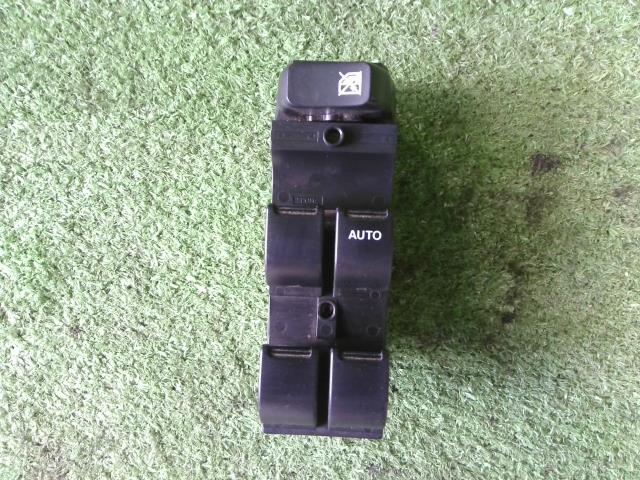 【中古】中古部品 AZワゴン MJ23S パワーウインドウスイッチ 【3260070000-220603000661900】