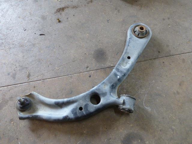 【中古】中古部品 ライフ JB5 右フロントロアアーム 【3310410000-001122428051720】