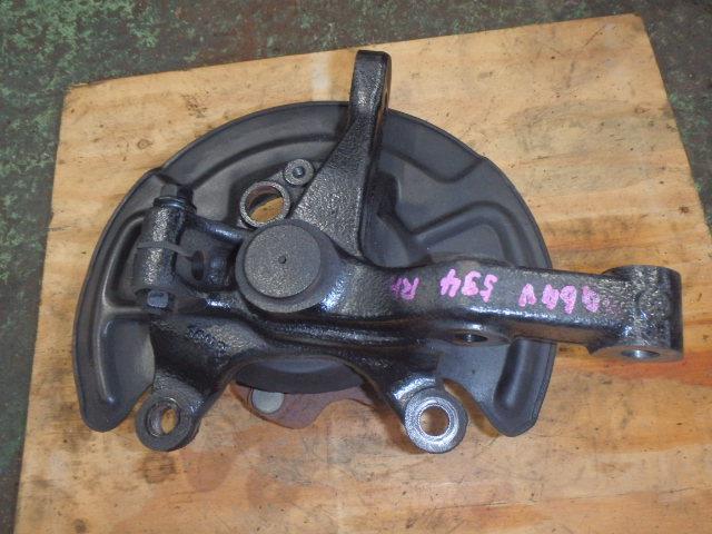 【中古】中古部品 スクラム DG64W 右フロントナックルハブ 【3331010800-000019972844310】