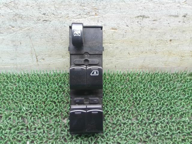 【中古】中古部品 eKカスタム B11W パワーウインドウスイッチ 【3310540000-000021606061900】