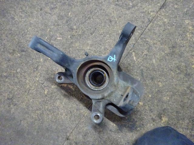 【中古】中古部品 アルト HA25V 右フロントナックルハブ 【3310410000-001682470144310】