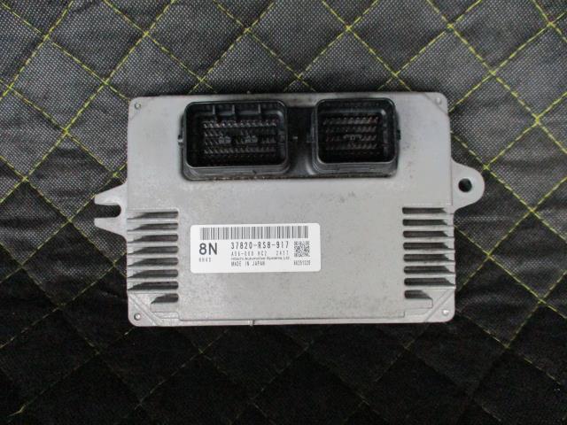 メーカー ホンダ 車名 ライフ 型式類別 16199-0022 グレード ディーバ スマートスペシャル 認定型式 DBA-JC1 車両タイプ 5ドアハッチバック 年式 H23/12 シフト 4DT 駆動 4×2 通称型式 JC1 エンジン型式 P07A ミッション型式 アクスル型式 車体色 黒 プレミアムミスティックナイトパール 車体色No BG55P トリム色No A 走行距離(Km) 120,918 メーカー純正品番 37820-RS8-917 部品メーカー品番 保証 1ヶ月/1000km 付加情報 鍵付 商品情報 ※純正番号およびモデル番号は参考としてください。※リビルト部品を購入される際のお願い【再生部品】と表示されているものをリビルト部品と呼んでいます。リビルト部品の場合には、交換時に取り外した部品をご返却していただく場合があります。詳しくはこちら※大物商品(ドア・ボンネット・バンパー等)は個人宅への配送ができない場合がございます。その場合、最寄りの配送業者支店止め等の対応となりますので、あらかじめご了承ください。 ページ上部へ【中古】中古部品 ライフ JC1 エンジンコンピューター 【3330660100-000022311763100】