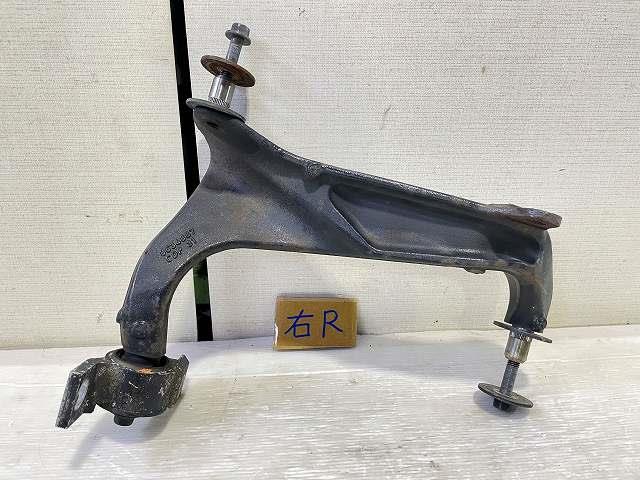 【中古】中古部品 ボルボ 90シリーズ CB5254AW 右リアアッパアーム 【3310050100-001463618651830】