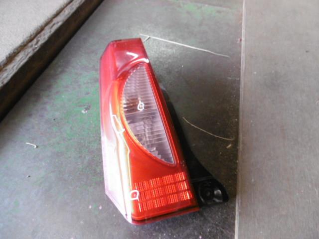 【中古】中古部品 アルト HA24V 左テールランプ 【3310410000-001282117615600】