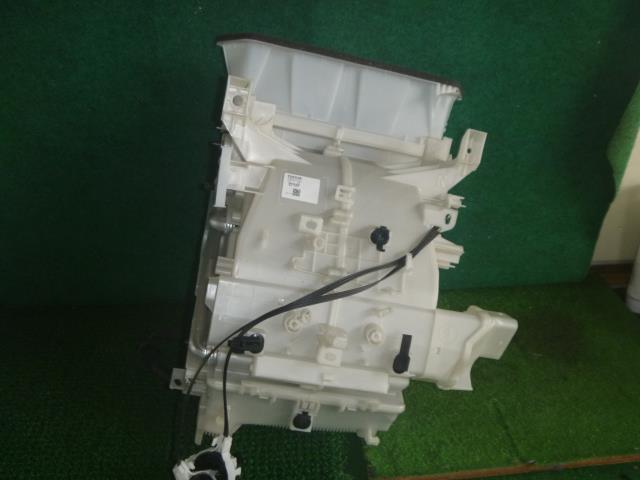 【中古】中古部品 ヴィッツ NSP135 A/Cクーリングユニット 【3330370100-000223017460800】