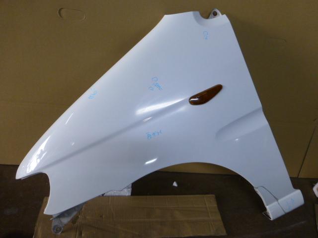 メーカー ダイハツ 車名 ムーヴ 型式類別 09199-0016 グレード 660 CL 認定型式 GF-L900S 車両タイプ 年式 H11/6 シフト 駆動 通称型式 エンジン型式 EF-SE ミッション型式 アクスル型式 車体色 白 車体色No W09 トリム色No FAS7 走行距離(Km) 152,000 メーカー純正品番 部品メーカー品番 保証 0ヶ月/0km 付加情報 ★車体色No【W09】白;マーカー付/再塗装ザラツキ有 ,(1)ミミズ腫れ×2 5mm (2)ミミズ腫れ 5mm (3)爪傷多数 薄傷全体 (4)その他() 点サビ全体 (5)その他() イン側サビ全体 商品情報 ※純正番号およびモデル番号は参考としてください。※リビルト部品を購入される際のお願い【再生部品】と表示されているものをリビルト部品と呼んでいます。リビルト部品の場合には、交換時に取り外した部品をご返却していただく場合があります。詳しくはこちら※大物商品(ドア・ボンネット・バンパー等)は個人宅への配送ができない場合がございます。その場合、最寄りの配送業者支店止め等の対応となりますので、あらかじめご了承ください。 ページ上部へ【中古】中古部品 ムーヴ L900S 左フロントフェンダー 【3310410000-001035504610700】
