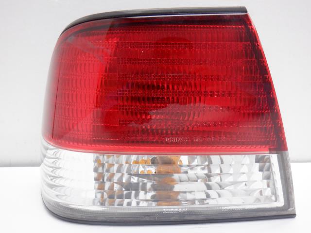 【中古】中古部品 サニー FB15 左テールランプ 【3310250100-000223014615600】