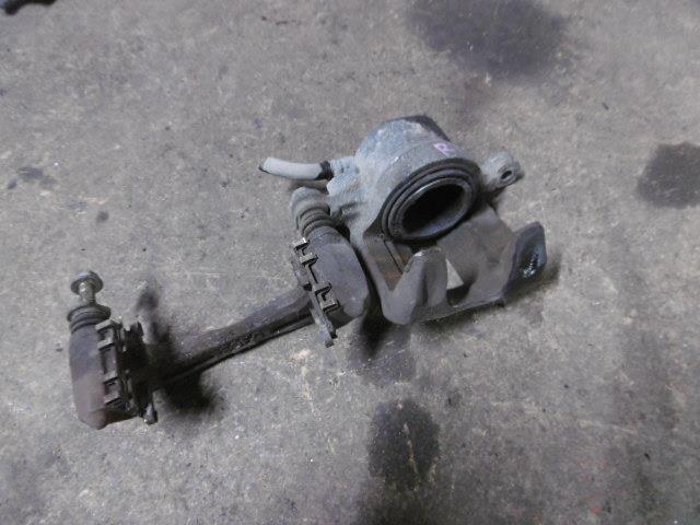 【中古】中古部品 アクティ HA4 右フロントキャリパー 【3310410000-001340083644330】