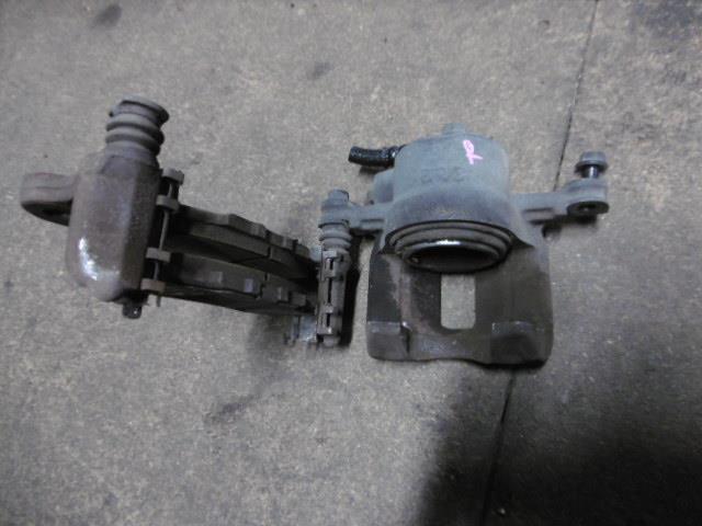 【中古】中古部品 アクティ HA3 右フロントキャリパー 【3310410000-001421710244330】