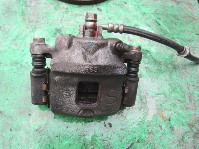 【中古】中古部品 エブリィ DA64V 右フロントキャリパー 【3340240100-202200006144330】