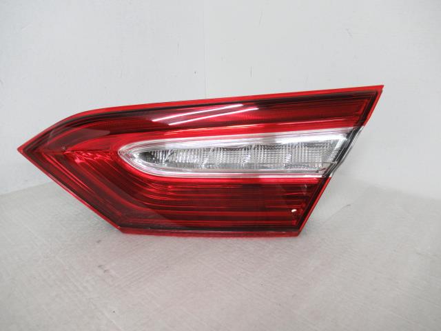 Tail Lamp - 【中古】中古部品 カムリ AXVH70 右テールランプ 【3380050000-000033201115500】