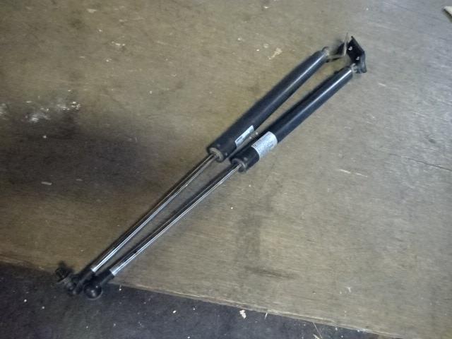 メーカー ホンダ 車名 オデッセイ 型式類別 12193-0159 グレード 2400 L 認定型式 DBA-RB1 車両タイプ 年式 H18/8 シフト 駆動 通称型式 エンジン型式 K24A-E ミッション型式 アクスル型式 車体色 車体色No B92P トリム色No 走行距離(Km) 85,000 メーカー純正品番 部品メーカー品番 保証 0ヶ月/0km 付加情報 左右セット★走行Km【85,511】; 商品情報 ※純正番号およびモデル番号は参考としてください。※リビルト部品を購入される際のお願い【再生部品】と表示されているものをリビルト部品と呼んでいます。リビルト部品の場合には、交換時に取り外した部品をご返却していただく場合があります。詳しくはこちら※大物商品(ドア・ボンネット・バンパー等)は個人宅への配送ができない場合がございます。その場合、最寄りの配送業者支店止め等の対応となりますので、あらかじめご了承ください。 ページ上部へ【中古】中古部品 オデッセイ RB1 バックドアダンパー 【3310410000-001443256677250】