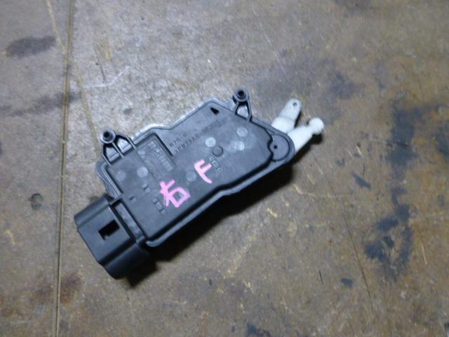 【中古】中古部品 アルト HA24S ドアロックソレノイド 【3310410000-001047454864550】