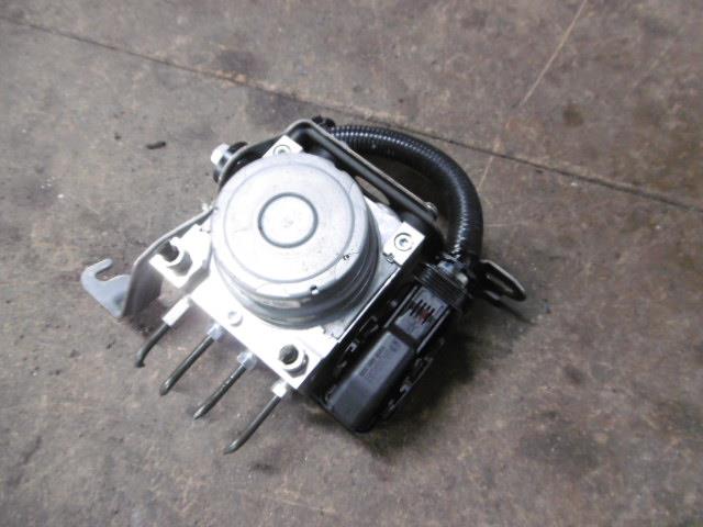 【中古】中古部品 ワゴンR MH34S ABSアクチュエーター 【3310410000-001423295542500】