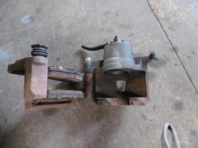 【中古】中古部品 インプレッサ GG2 右フロントキャリパー 【3310410000-001353371844330】