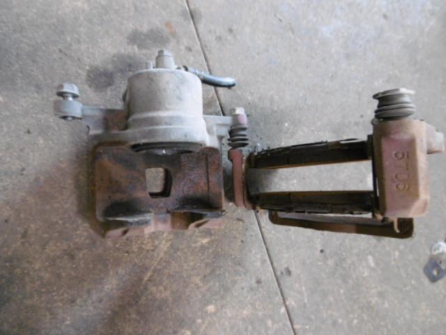 【中古】中古部品 インプレッサ GG2 左フロントキャリパー 【3310410000-001353371944360】